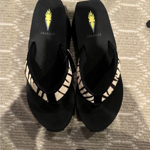 Volatile Sandals - Picture 3 of 6